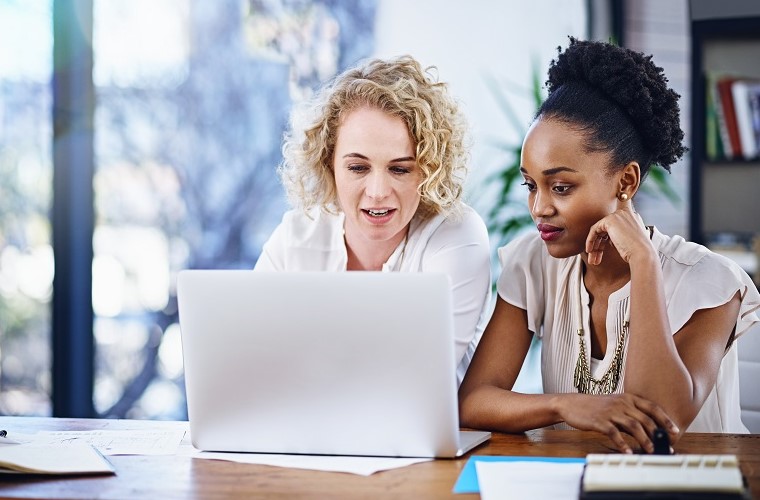 با ما تماس بگیرید